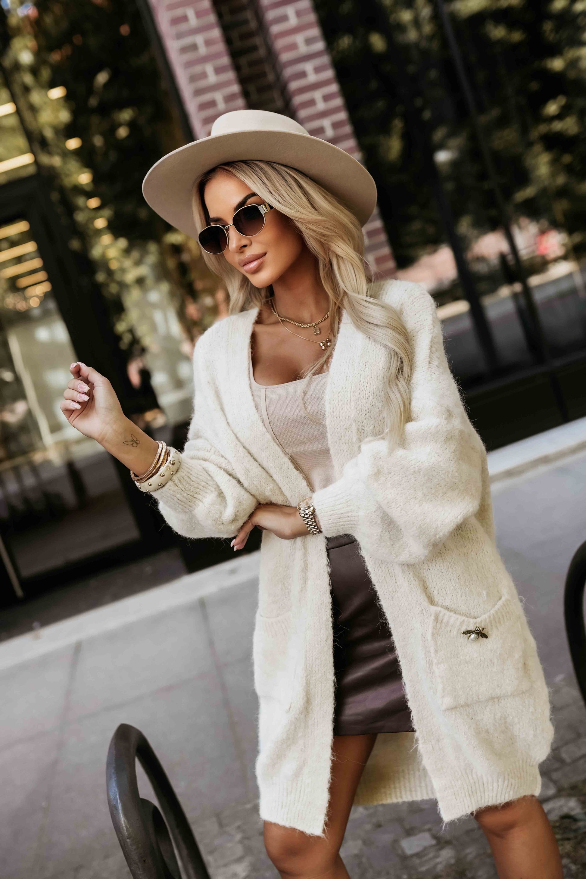 Numoco Basic 628-1 Fashionable oversized cardigan with a decorative brooch and practical pockets - beige-3