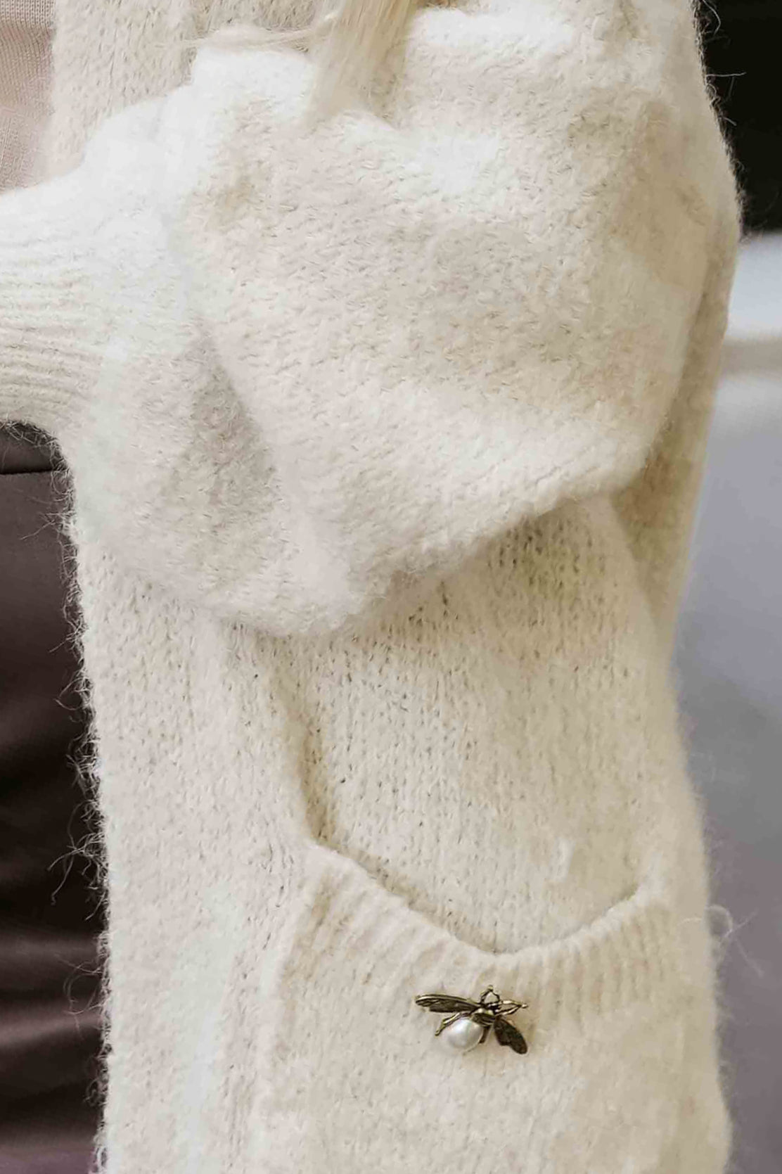 Numoco Basic 628-1 Fashionable oversized cardigan with a decorative brooch and practical pockets - beige-7