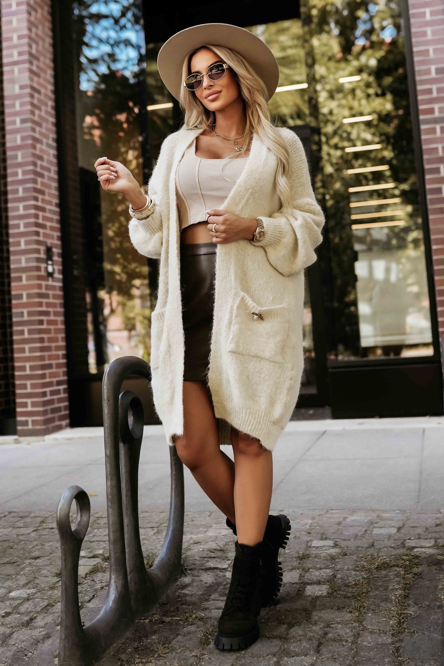 Numoco Basic 628-1 Fashionable oversized cardigan with a decorative brooch and practical pockets - beige-1