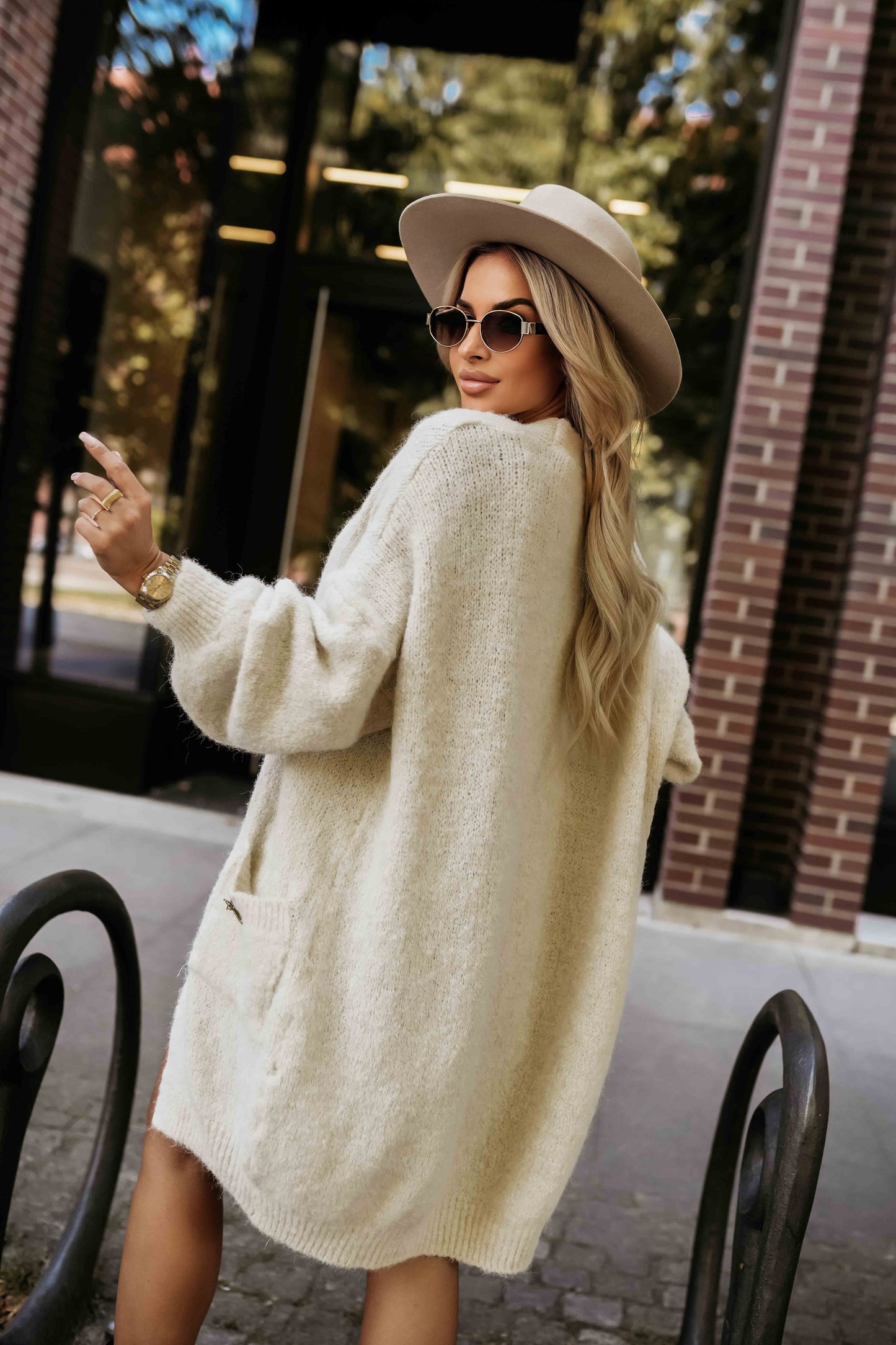 Numoco Basic 628-1 Fashionable oversized cardigan with a decorative brooch and practical pockets - beige-5